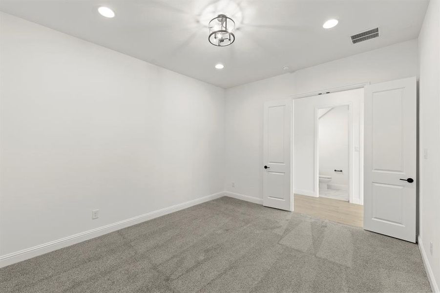 07. 2105 Clairmount - Media