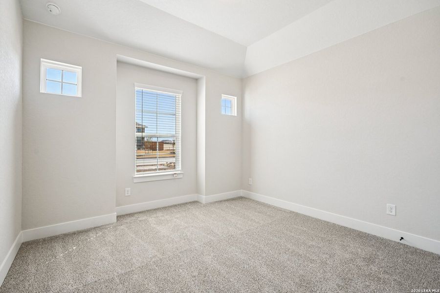 Spacious, unfurnished interior of a new home in Meyer Ranch, New Braunfels (Image 32).