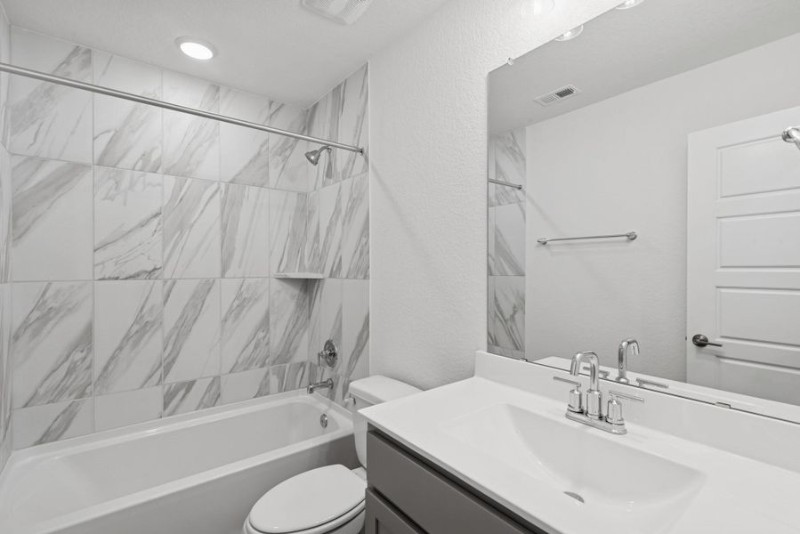 Furnished interior view inside a new home in Miller's Pond, Rosenberg (Image 7).