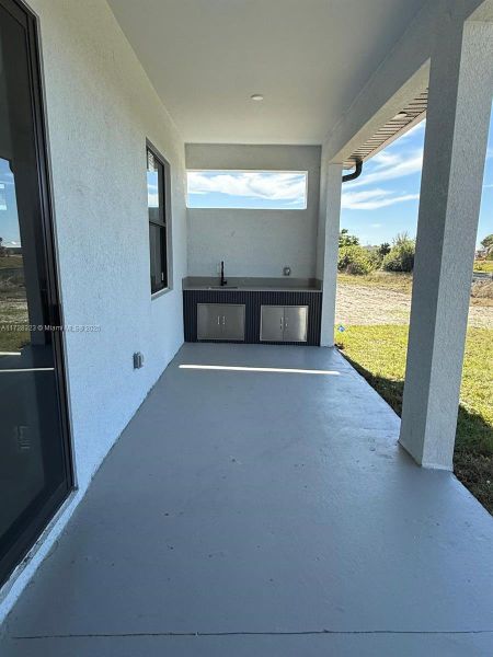 Spacious, unfurnished interior of a new home in , Cape Coral (Image 12).