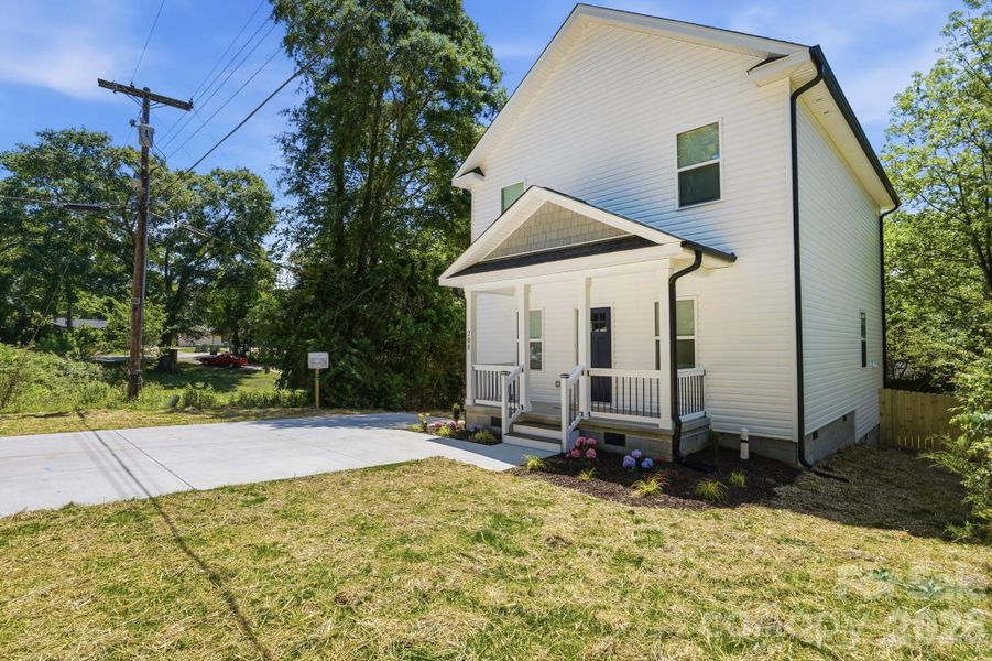 Exterior details and patio area of a home in , Lancaster (Image 21).