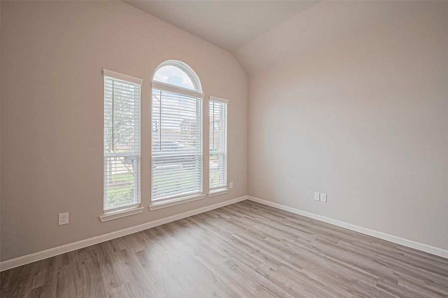 Spacious, unfurnished interior of a new home in Rollingbrook Estates, Baytown (Image 20). Spacious, unfurnished interior of a new home in Rollingbrook Estates, Baytown (Image 20).