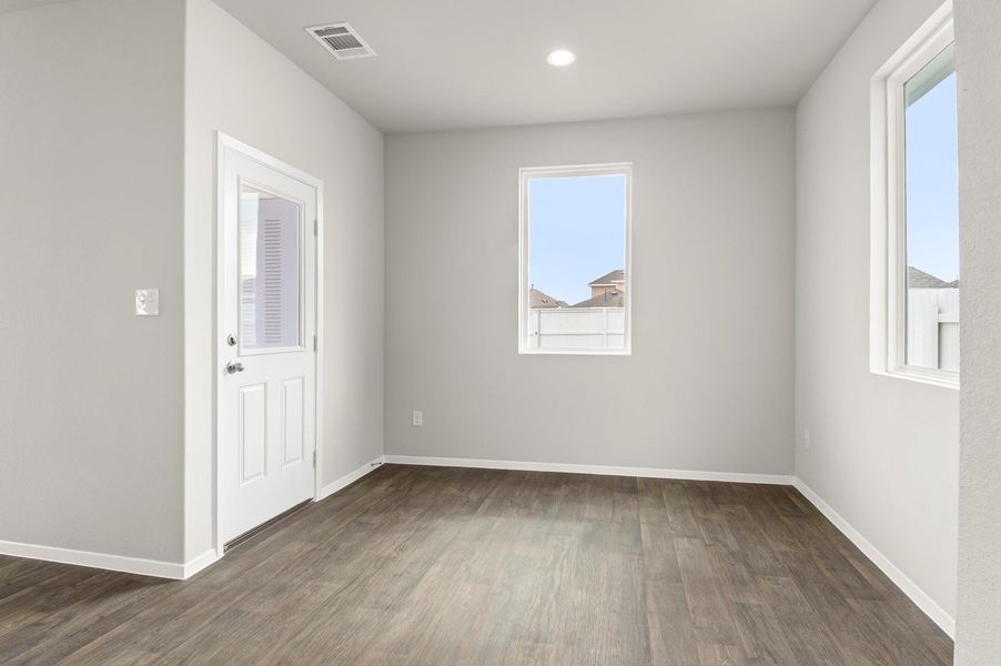 Spacious, unfurnished interior of a new home in Harvest Ridge, Elgin (Image 26).