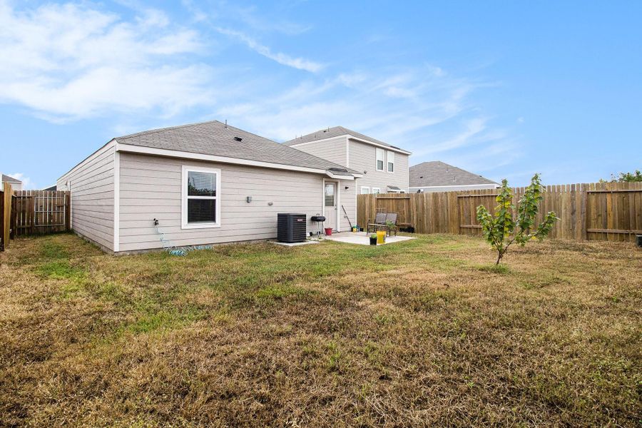 Exterior details and patio area of a home in Park Vista at El Tesoro, Houston (Image 15).