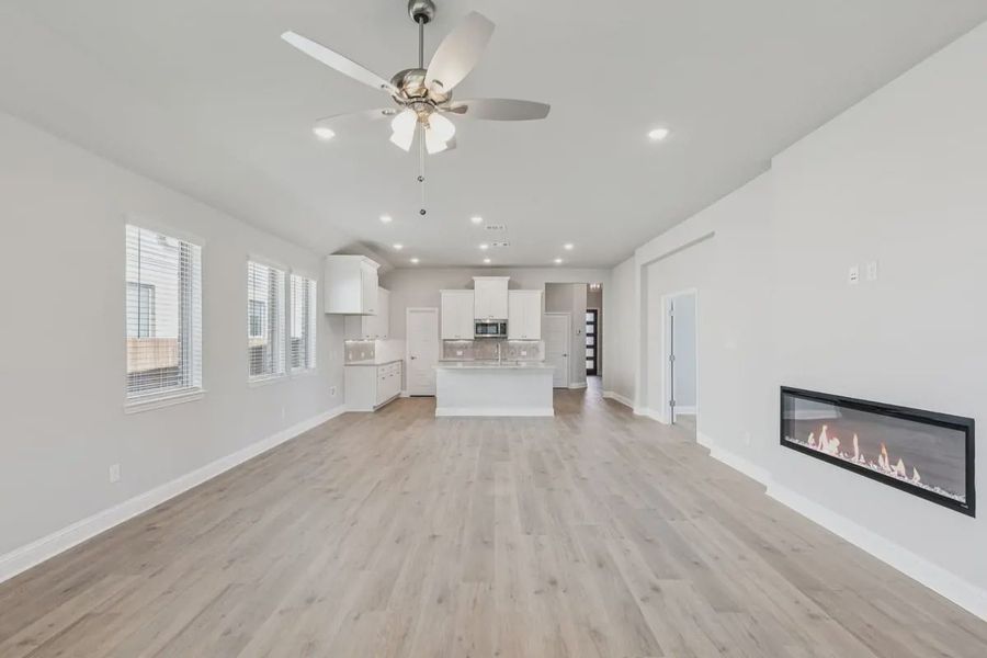 Spacious, unfurnished interior of a new home in Summer Crest, Crowley (Image 24).