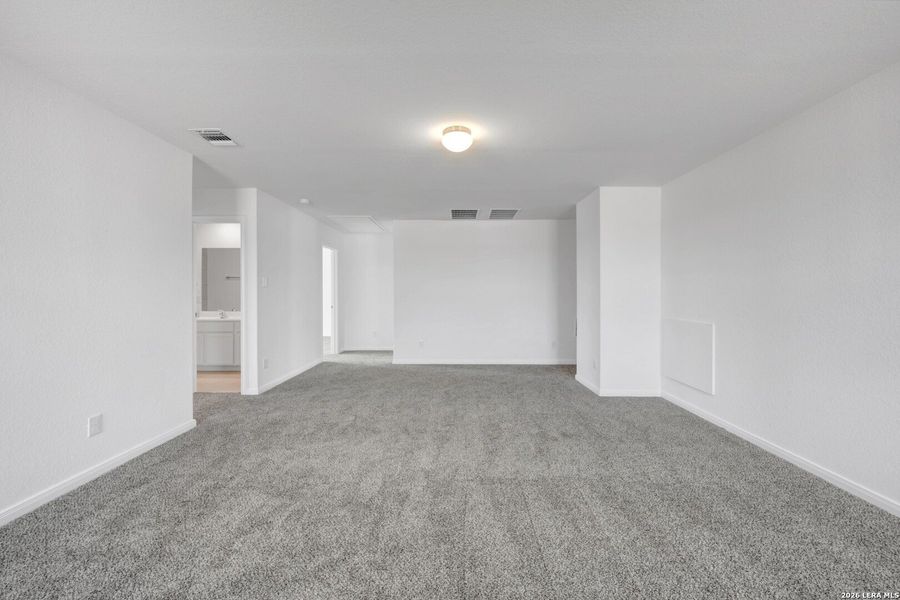 Spacious, unfurnished interior of a new home in Greenspoint Heights, Seguin (Image 22).