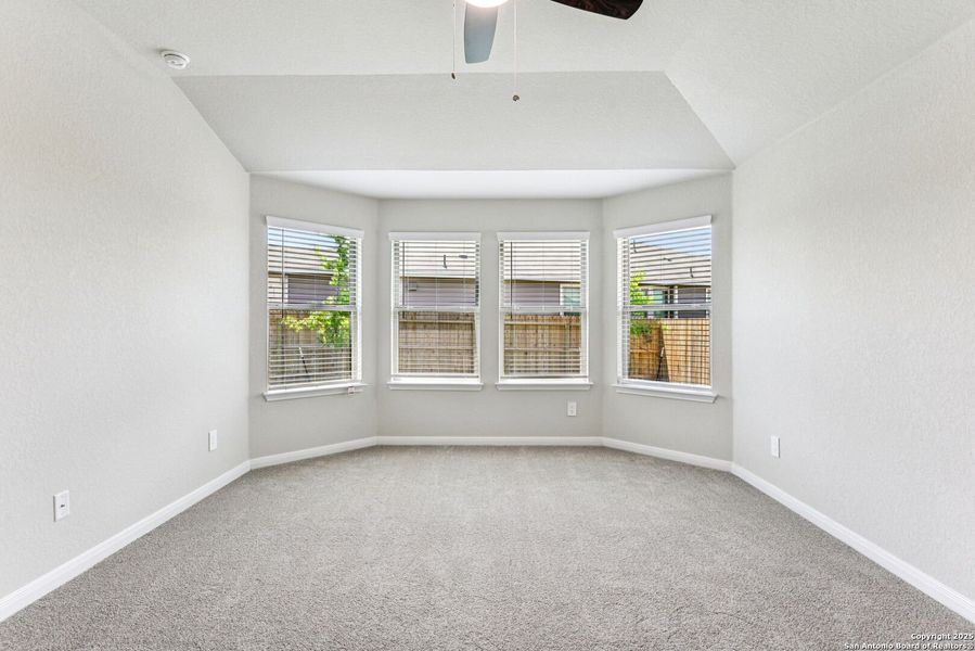 Spacious, unfurnished interior of a new home in Remington Ranch, San Antonio (Image 28).