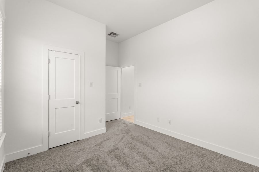 Spacious, unfurnished interior of a new home in Riceland, Mont Belvieu (Image 22).