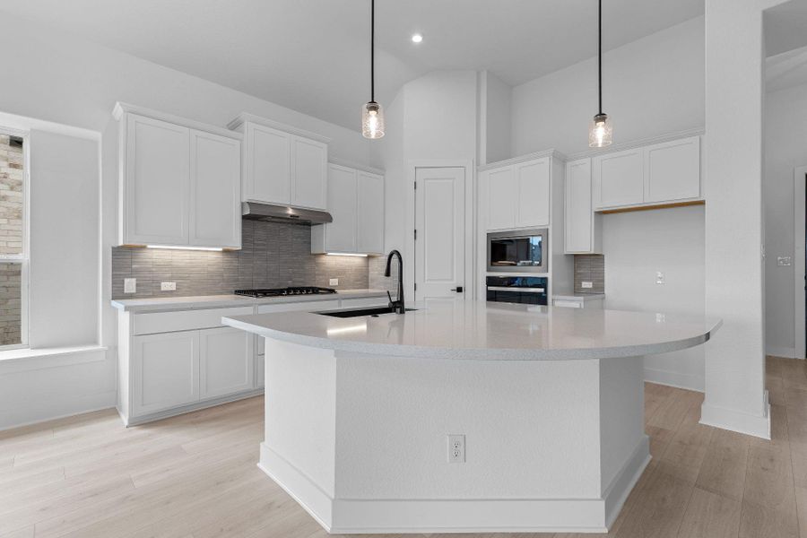 Gorgeous Open Concept Kitchen