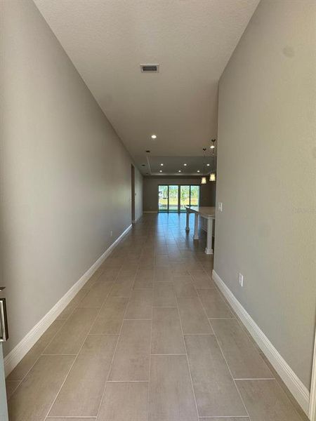 Spacious, unfurnished interior of a new home in Ridgehaven, Ormond Beach (Image 12).