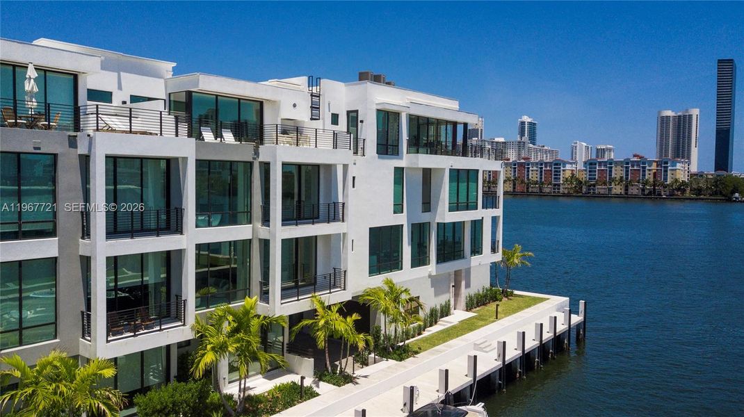 Condo located in North Miami Beach, FL showcasing its design and architecture (Image 28).