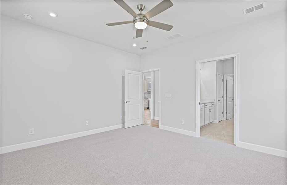 Spacious, unfurnished interior of a new home in Del Webb at Lake Oconee, Greensboro (Image 10).