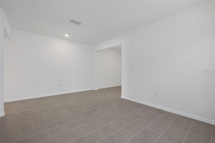 Spacious, unfurnished interior of a new home in Angeline, Land O' Lakes (Image 15).