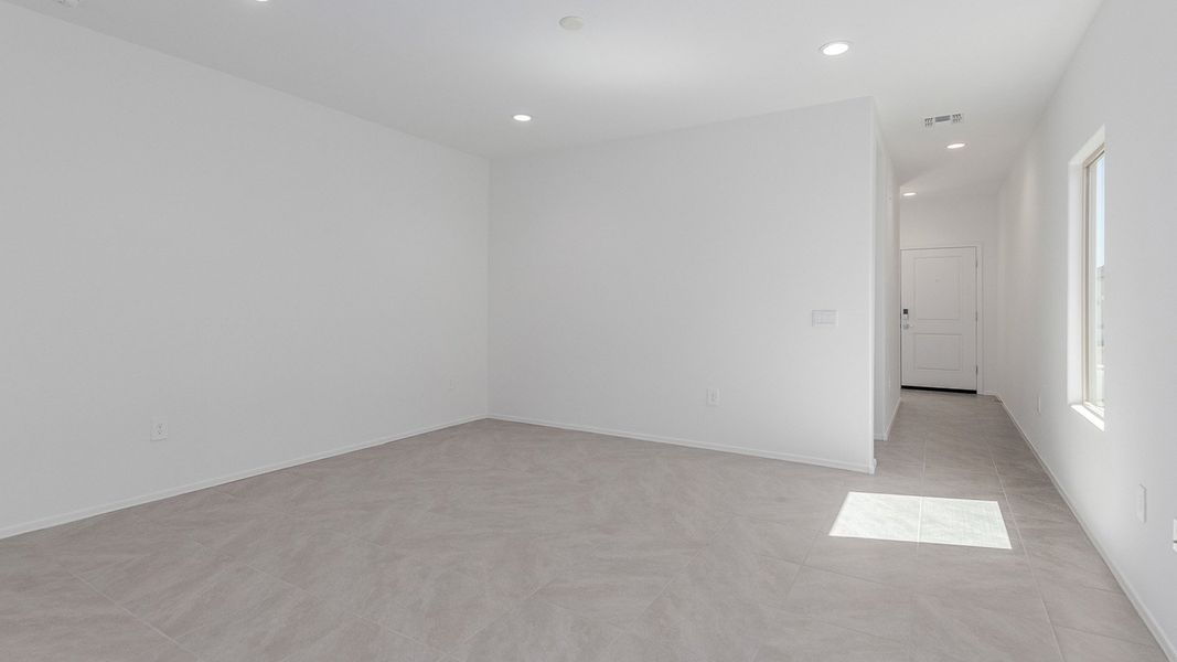 Spacious, unfurnished interior of a new home in Hanson Ridge, Vail (Image 16).