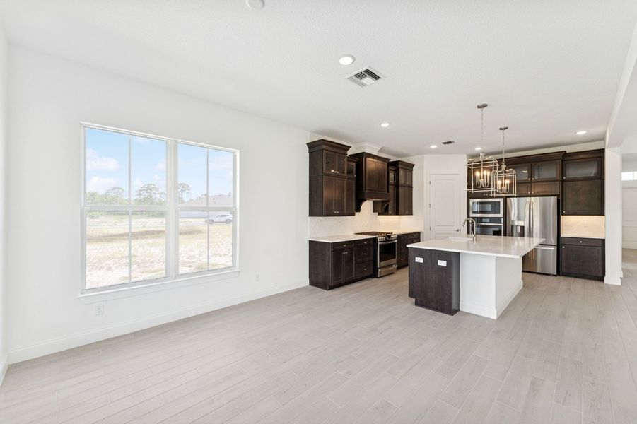 Dining Area & Kitchen