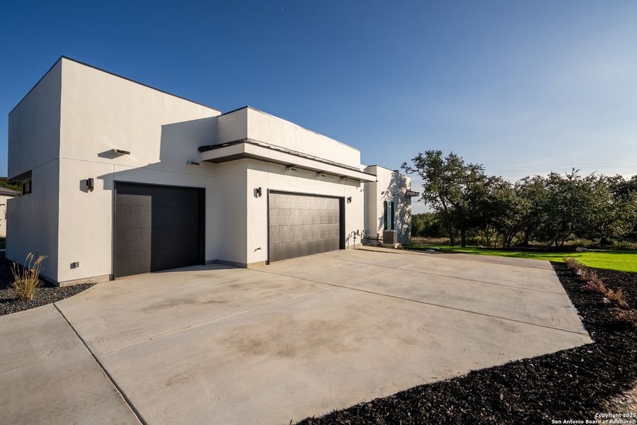 Front exterior of a new home in , San Antonio, TX, highlighting curb appeal (Image 28). Front exterior of a new home in , San Antonio, TX, highlighting curb appeal (Image 28).