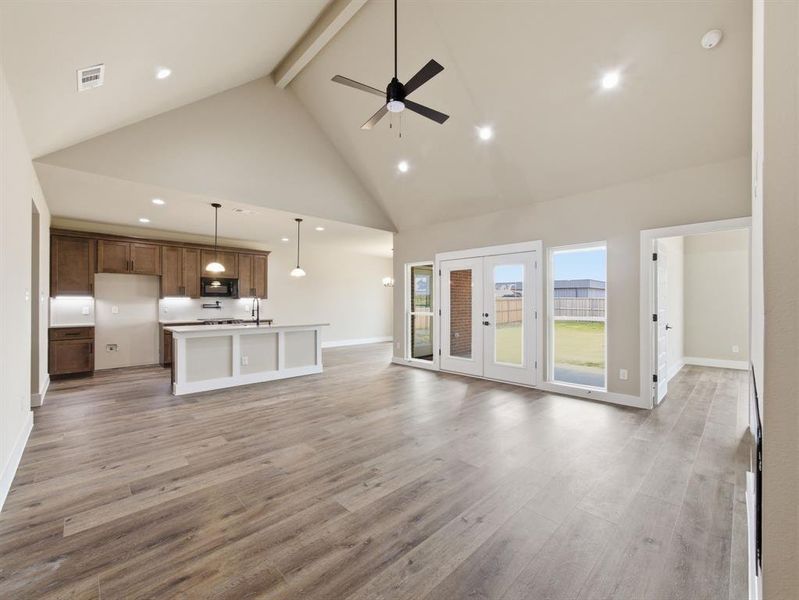 Spacious, unfurnished interior of a new home in , Grand Prairie (Image 11).