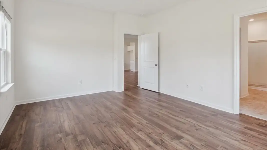 Spacious, unfurnished interior of a new home in Catlett Cove, Knoxville (Image 16).