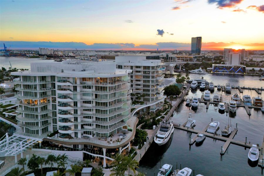 Condo located in Fort Lauderdale, FL showcasing its design and architecture (Image 3).