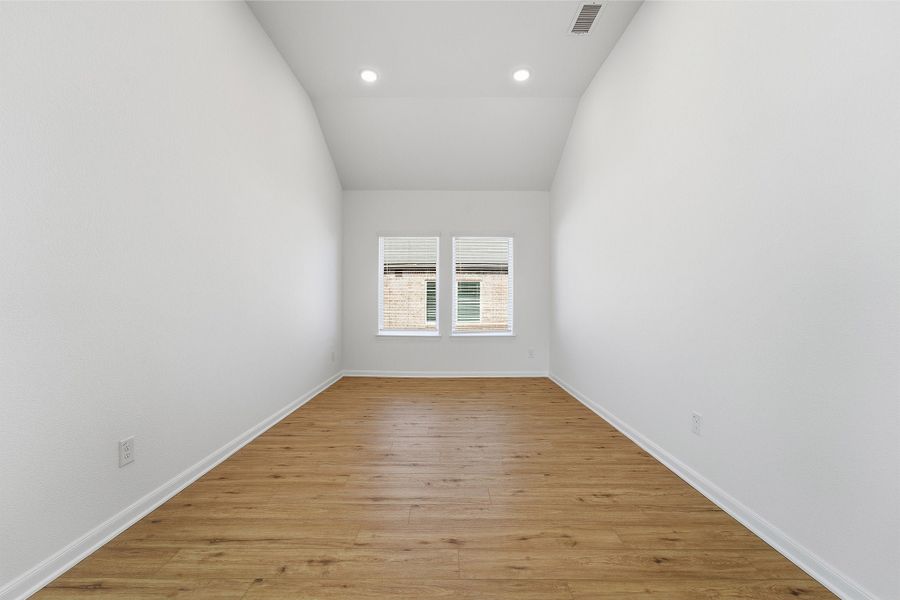 Spacious, unfurnished interior of a new home in Pebblebrook, Sherman (Image 38).