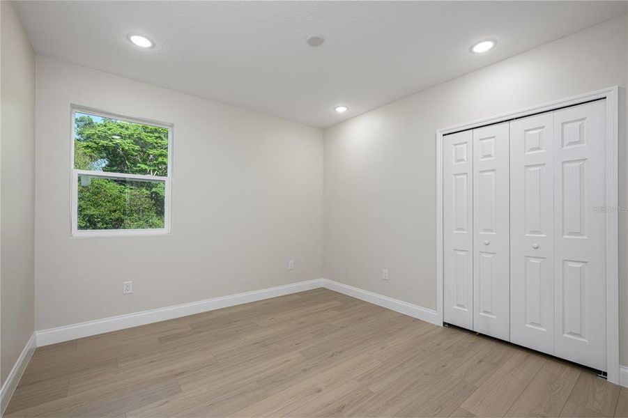 Spacious, unfurnished interior of a new home in , Deland (Image 19).