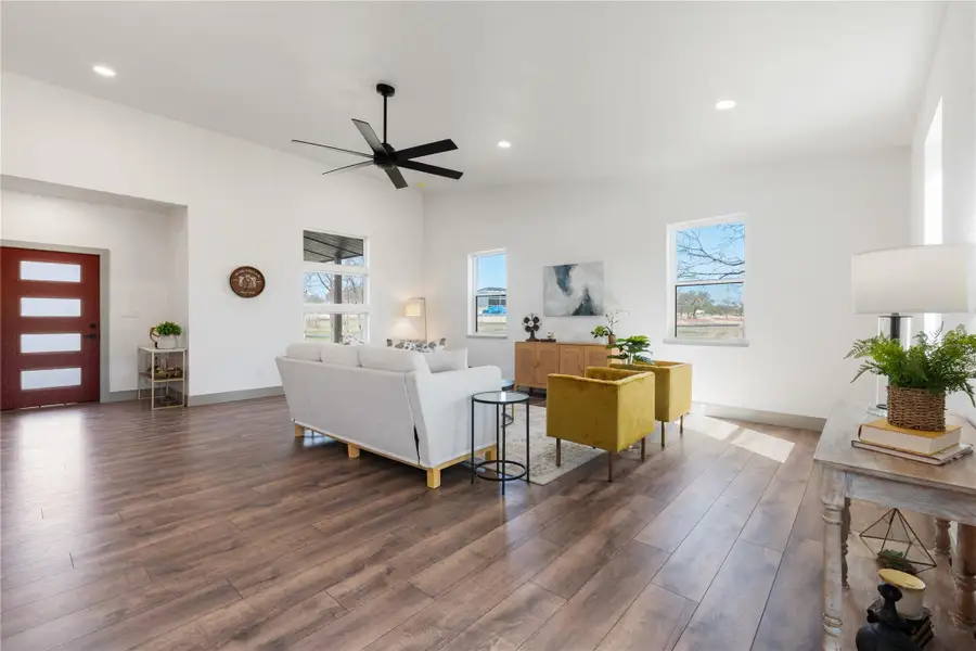 Living room featuring dark wood-style floors, recessed lighting, baseboards, and a ceiling fan