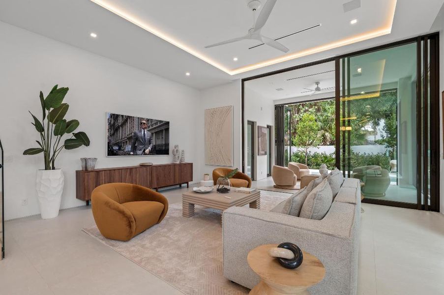 mls_LIVING_RIGHT_LOOKING_OUT_DT