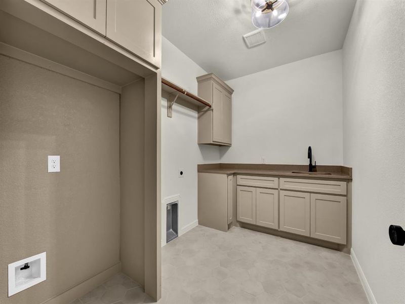 Spacious, unfurnished interior of a new home in , Weatherford (Image 23).