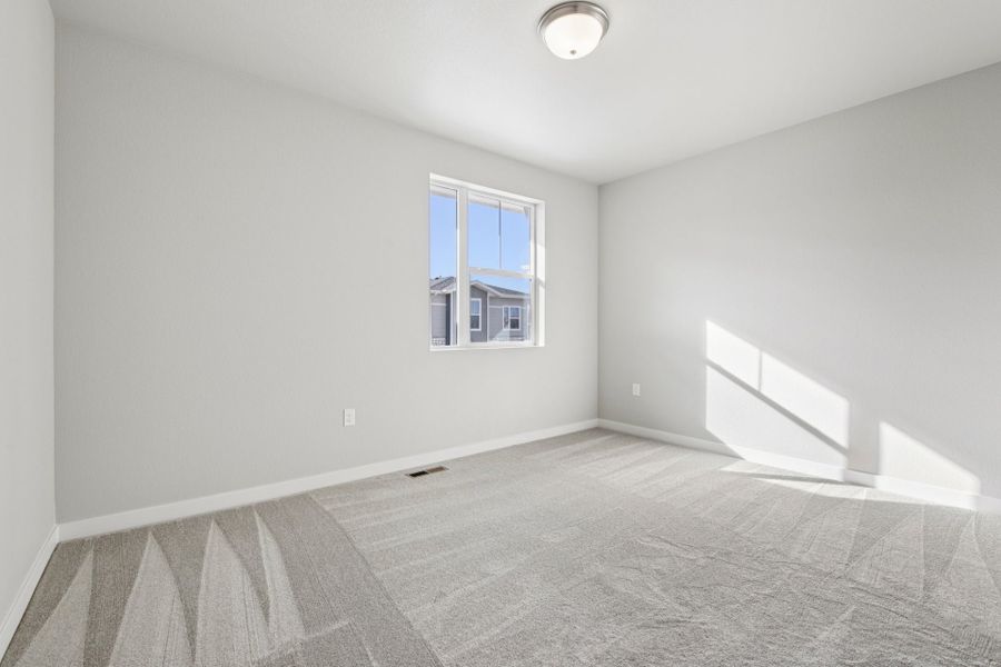 Spacious, unfurnished interior of a new home in Highlands at Fox Hill, Longmont (Image 17).
