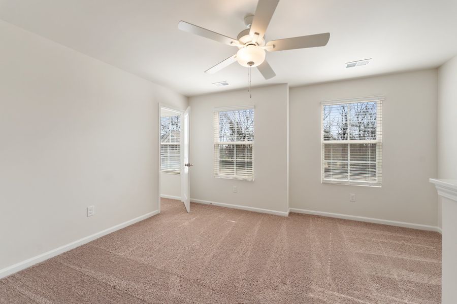 Spacious, unfurnished interior of a new home in Dove Hollow, Chesnee (Image 25).
