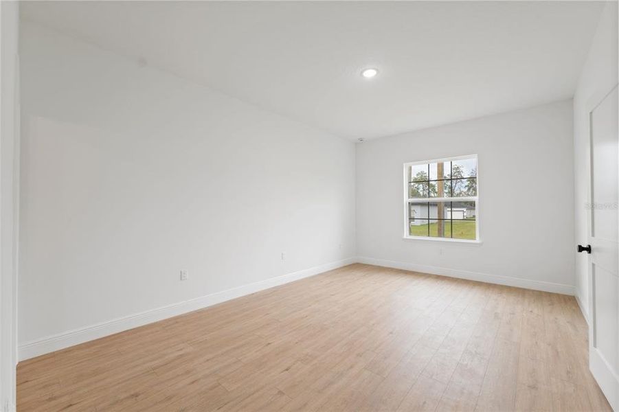 Spacious, unfurnished interior of a new home in , Ocala (Image 23).
