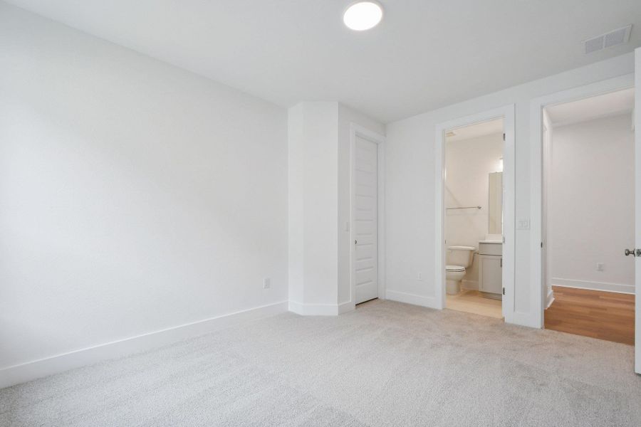 Spacious, unfurnished interior of a new home in Persimmon, Buda (Image 29). Spacious, unfurnished interior of a new home in Persimmon, Buda (Image 29).