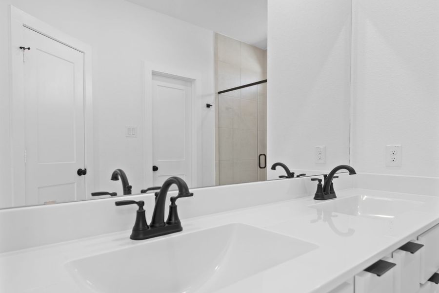 Close-up of interior finishes inside a home in Sienna, Missouri City (Image 14).