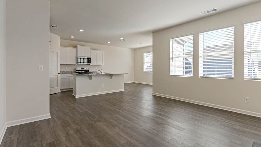 Spacious, unfurnished interior of a new home in Sherwood Manor, Atlanta (Image 7).