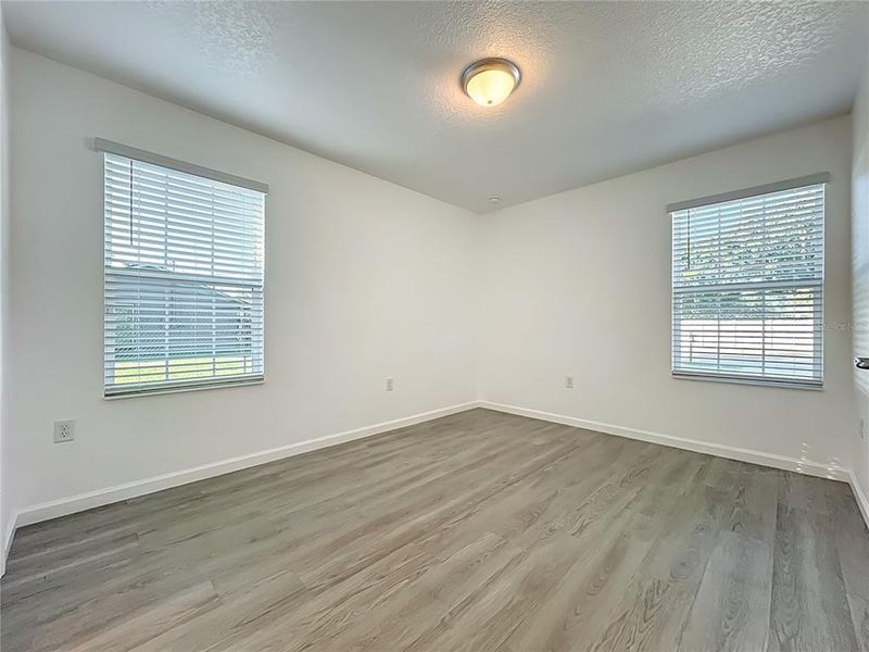 Spacious, unfurnished interior of a new home in , Orlando (Image 18).