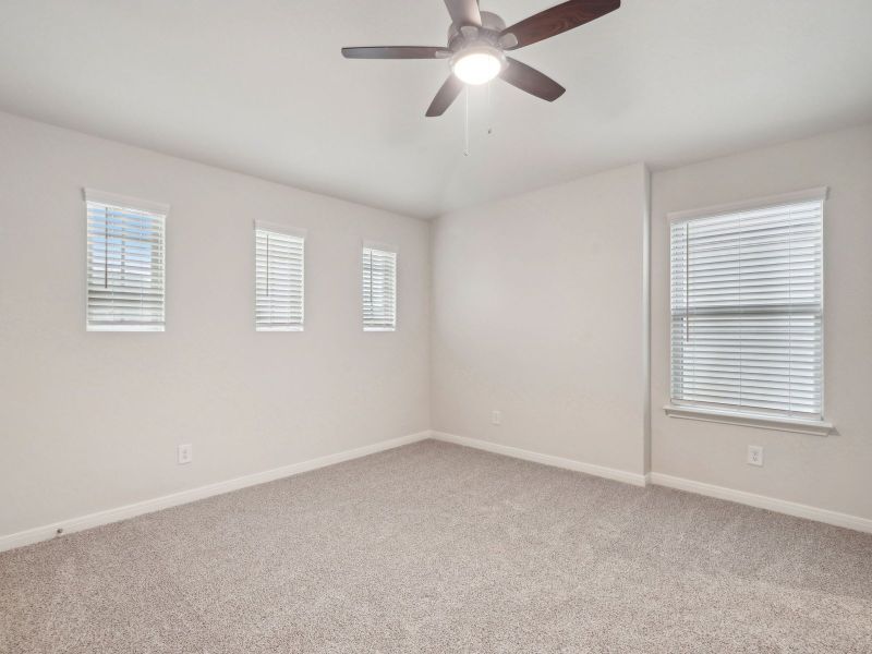 Spacious, unfurnished interior of a new home in Sagebrooke - Classic Series, San Antonio (Image 24).