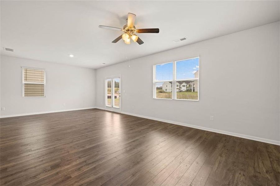 Spacious, unfurnished interior of a new home in Shoal Creek, Hampton (Image 10).