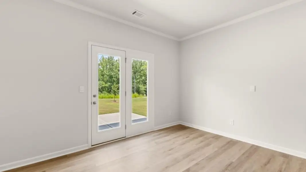 Spacious, unfurnished interior of a new home in Lost Creek, Dallas (Image 28).