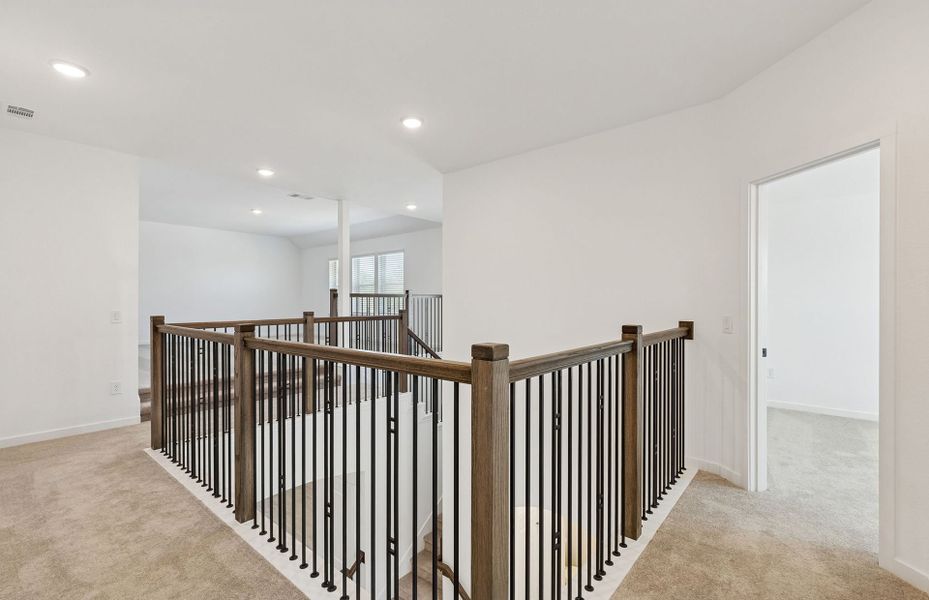 Spacious, unfurnished interior of a new home in Mavera, Conroe (Image 24).