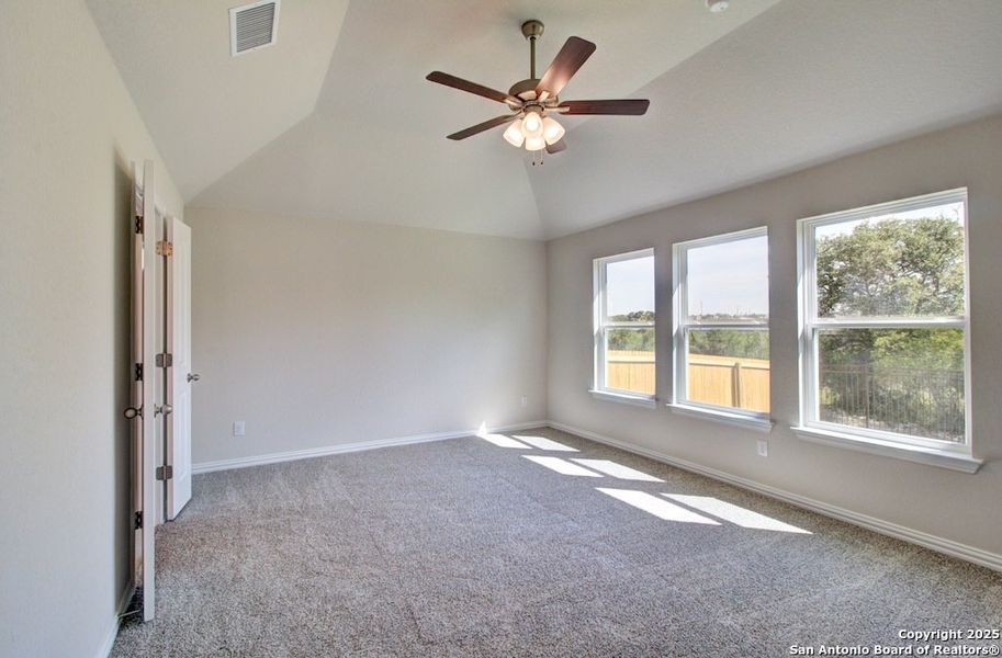 Spacious, unfurnished interior of a new home in Veranda, San Antonio (Image 19).