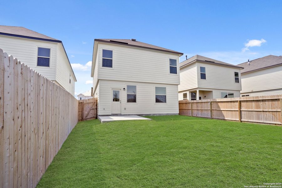 Exterior details and patio area of a home in Blue Ridge Ranch, San Antonio (Image 14).