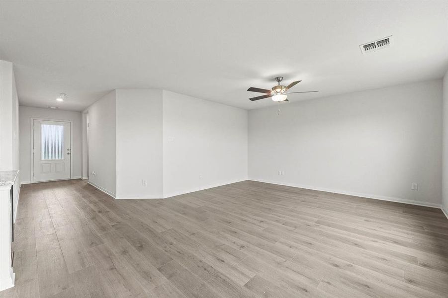 Spacious, unfurnished interior of a new home in Retreat at Fossil Creek, Fort Worth (Image 7).