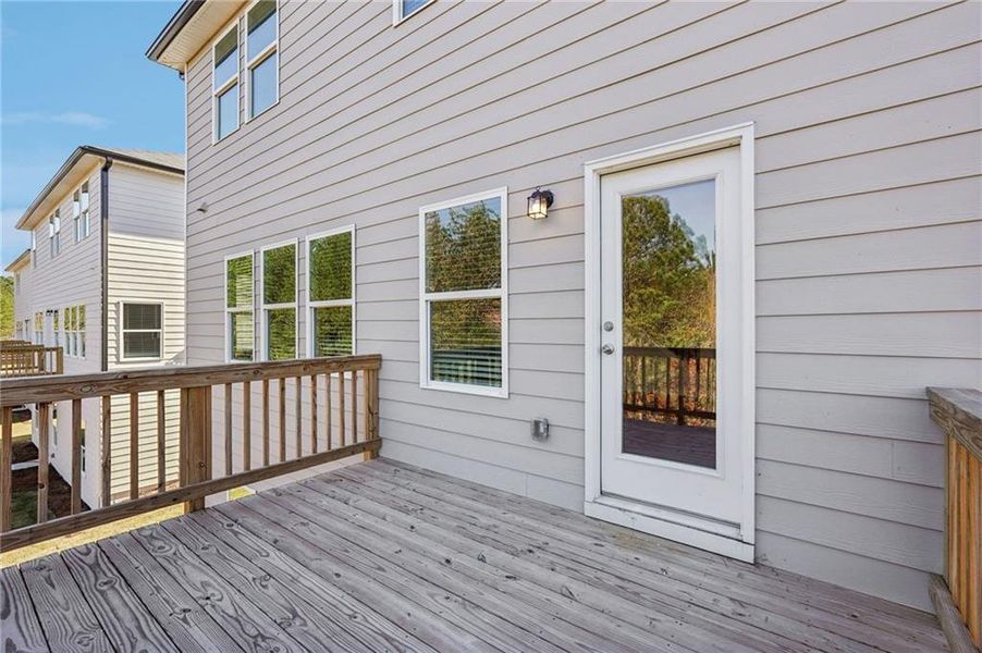 Exterior details and patio area of a home in Ivey Township, Dallas (Image 31).