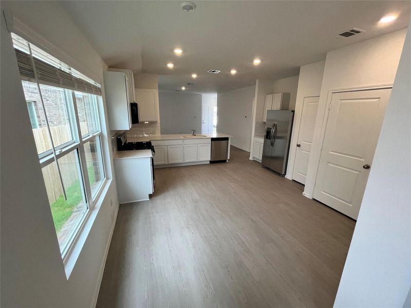 Spacious, unfurnished interior of a new home in Woodfield Preserve: Ridgepointe Collection, Georgetown (Image 6).