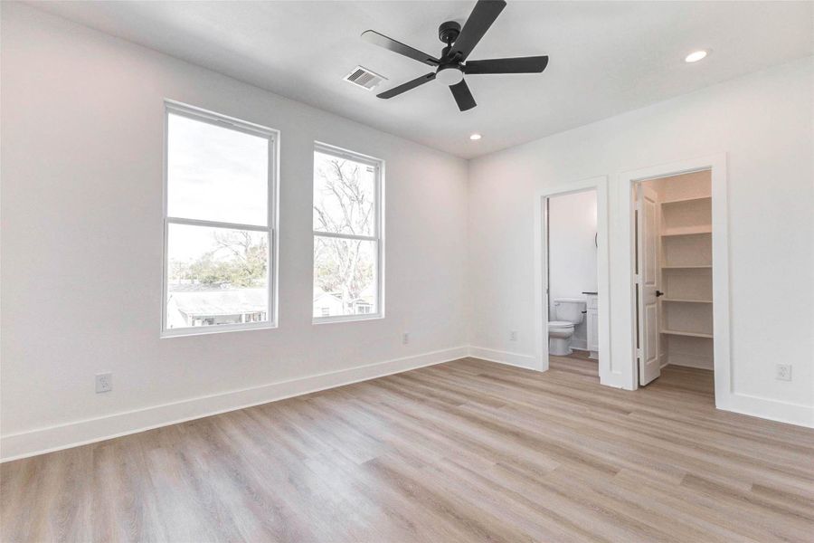 Spacious, unfurnished interior of a new home in , Houston (Image 17).