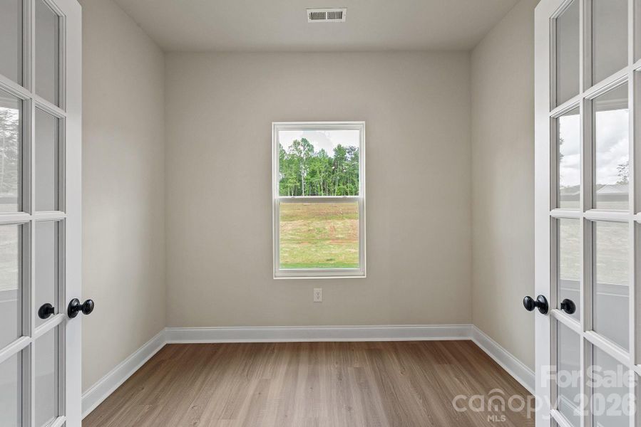 Spacious, unfurnished interior of a new home in Ascot Woods, Charlotte (Image 7).