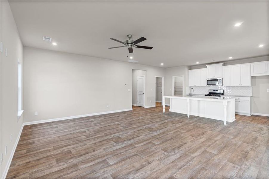 Spacious, unfurnished interior of a new home in Maple Village, Adairsville (Image 30).