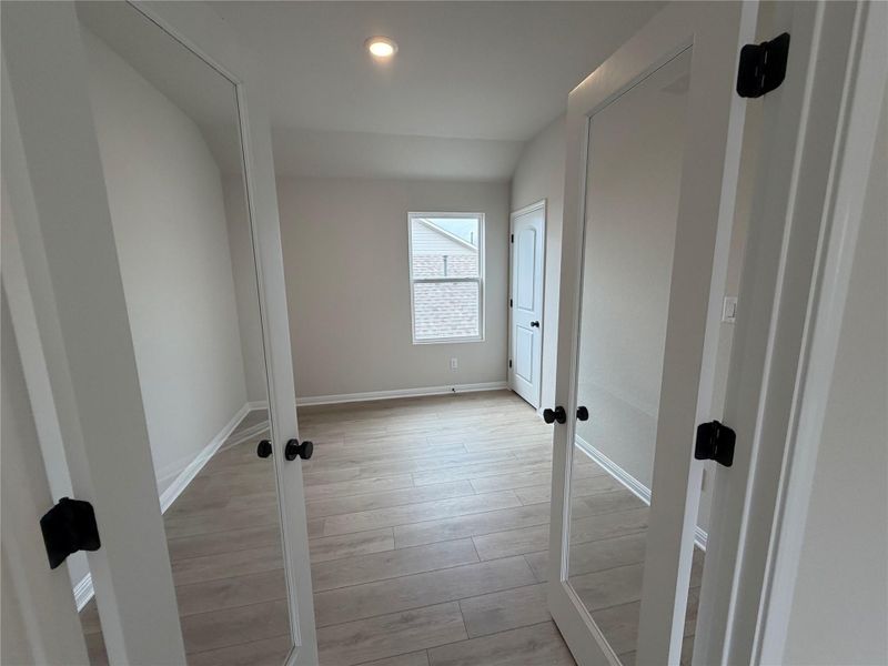 Spacious, unfurnished interior of a new home in Cannon Ranch 40s, Dripping Springs (Image 11).