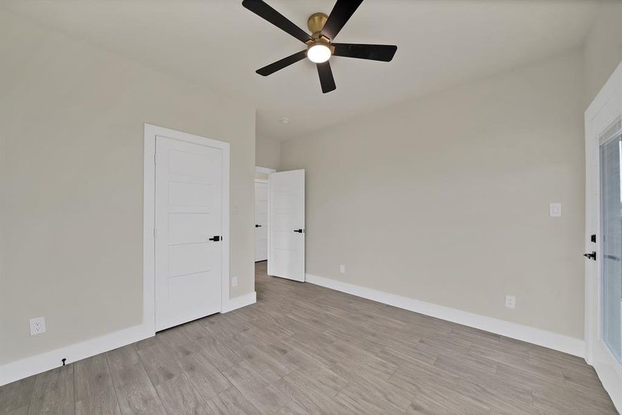 Spacious, unfurnished interior of a new home in , Granbury (Image 28).