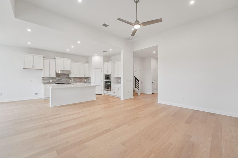 Spacious, unfurnished interior of a new home in Sage Hollow, Kyle (Image 27).